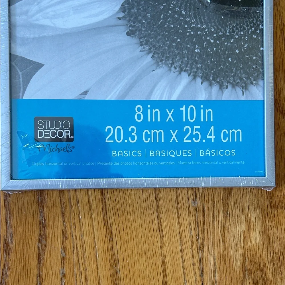 Studio Decor Silver Gray 8x10 Picture Frame; New in Original Packaging